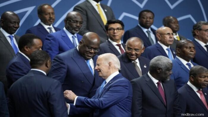 แอฟริกา ทวีปนี้ต้องคว้าโอกาส G20 เอาไว้ เสียงของแอฟริกาจะดังขึ้นบนเวทีโลกในปี 2025 เมื่อแอฟริกาใต้รับตำแหน่งประธานาธิบดีและเป็นเจ้าภาพจัดฟอรั่ม G20 ที่เพิ่งขยายขึ้นใหม่ในเดือนพฤศจิกายน สหภาพแอฟริกา (AU) จะเลือกประธานคนใหม่สำหรับคณะกรรมาธิการในเดือนกุมภาพันธ์ และเนื่องจากสหภาพแอฟริกาเป็นสมาชิก G20 ในปี 2023 จึงจะเข้าร่วมฟอรั่มนี้ด้วย